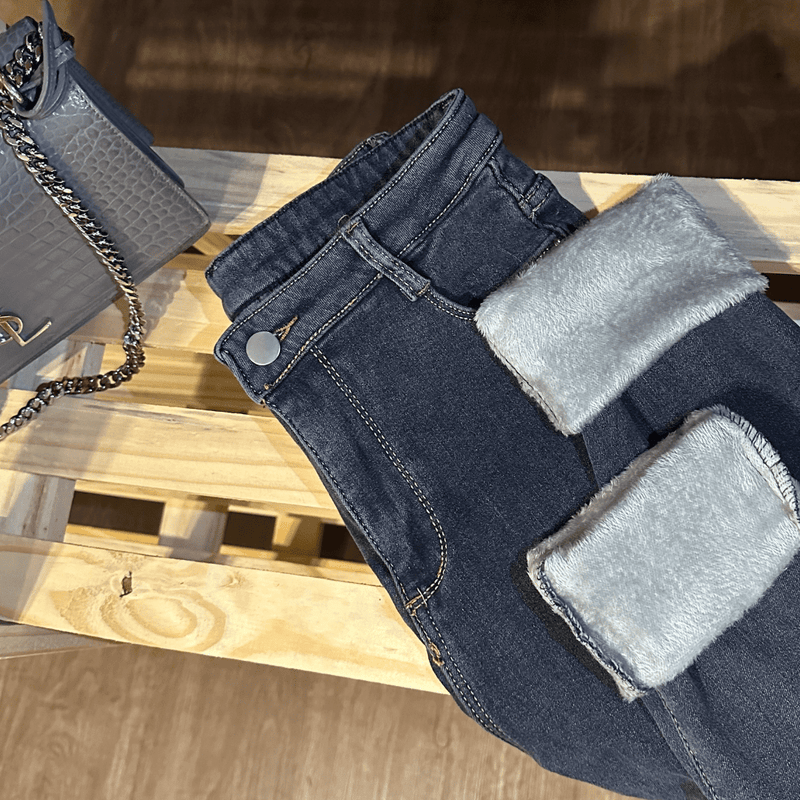 Calça Jeans Feminina com Elastano Peluciada Forglows + Meia Térmica